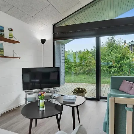 3 Bedroom Gorgeous In Glesborg * Fjellerup Strand