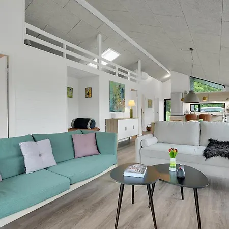 3 Bedroom Gorgeous In Glesborg Casa de Férias Fjellerup Strand